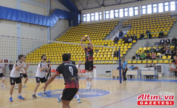 Sungurlu Belediyespor Voleybol Takımı ligdeki 11. galibiyetini aldı