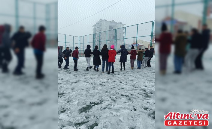 Tokat'ın ilçelerinde kar yağışı etkili oldu