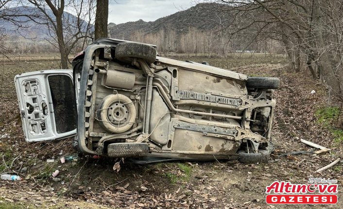 Tokat'ta devrilen kamyonetteki 3 kişi yaralandı