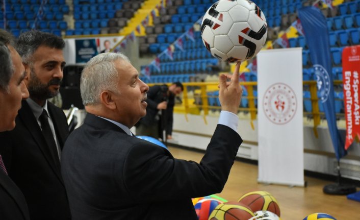 Trabzon'da 12 özel eğitim kurumuna spor malzemesi dağıtıldı