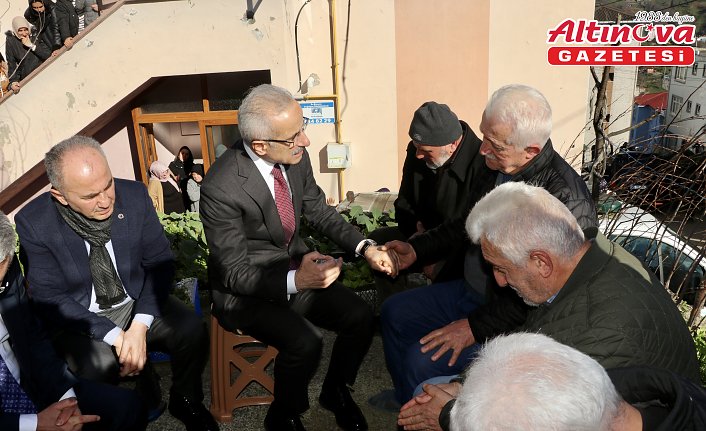 Bakan Uraloğlu, Rize'de silahlı saldırıda öldürülen PTT çalışanının ailesine taziye ziyaretinde bulundu