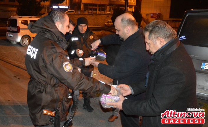 MHP Havza İlçe Başkanı Yüksel'den yılbaşında çalışanlara ziyaret