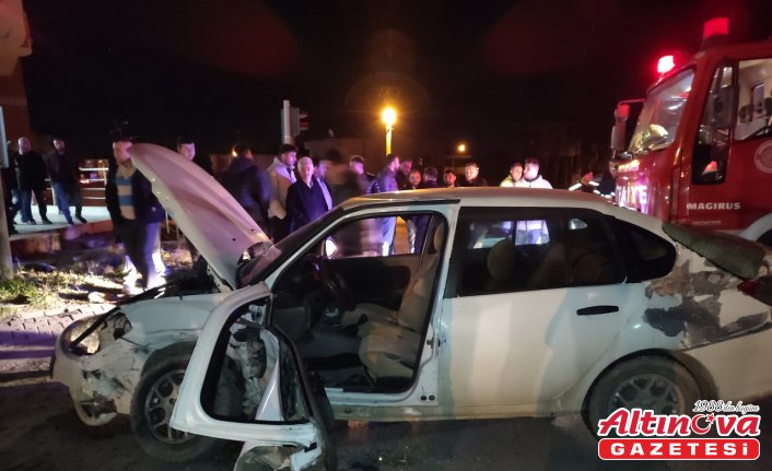 Samsun'da kamyonet ile otomobilin çarpıştığı kazada 4 kişi yaralandı