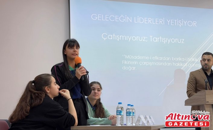 Sinop'ta öğrenciler arasında münazara etkinliği düzenlendi