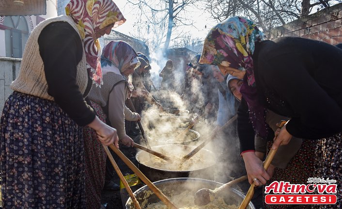 Taşköprü'de Regaip Kandili'nde geleneksel helva ikramı yapıldı