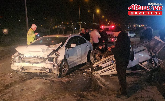 Tokat'ta iki otomobilin çarpıştığı kazada 3 kişi yaralandı