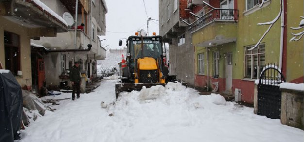 BAFRA BELEDİYESİ’NİN KAR SAFERBERLİĞİ DEVAM EDİYOR