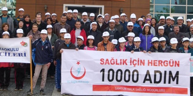 BAFRA’DA SAĞLIKLI BESLENME VE HAREKETLİ YAŞAM YÜRÜYÜŞÜ YAPILDI