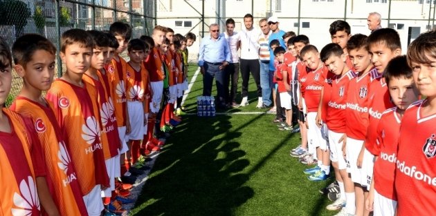 ‘FUTBOL AŞKI ENGEL TANIMAZ SAĞLIKLI BESLENME İÇİN AYRAN İÇMELİYİZ’