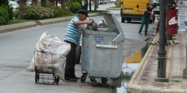 Geçimlerini çöpten sağlıyorlar