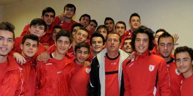 SAMSUNSPOR'UN U17 TAKIMI DEVREYİ LİDER BİTİRDİ