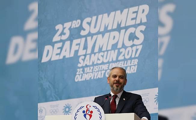 Bakan Kılıç işitme engelli milli sporcularla buluştu