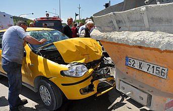 Boyabat'ta trafik kazası: 3 yaralı