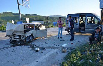 Boyabat'ta trafik kazası: 4 yaralı