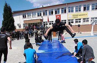 Kavak Anadolu Lisesinde bilim fuarı açıldı