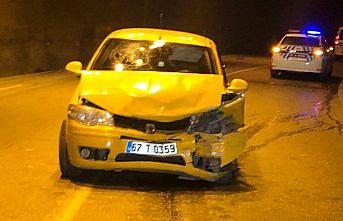 Trafiğe kapalı tünelde iki otomobil çarpıştı