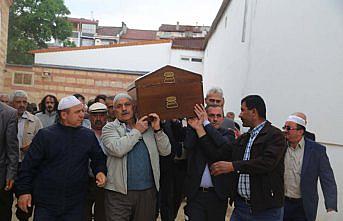 Beş kişilik ailenin cenazesi tek tabutta