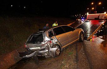 Samsun'da otomobil yağmur suyu kanalına düştü: 3 yaralı