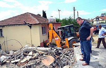 Alaplı Belediyesinden evi yanan aileye yardım