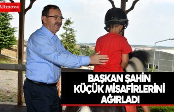 Başkan Şahin küçük misafirlerini ağırladı