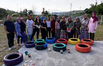 Eski lastikler park ve bahçelerde saksı olacak