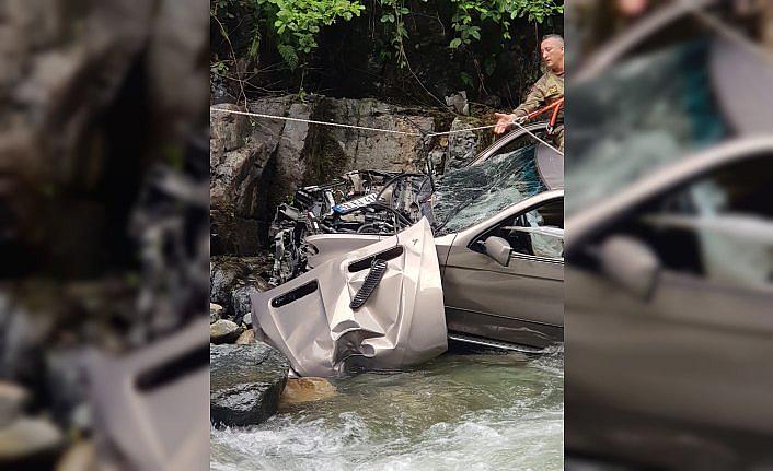 Otomobil Fırtına Deresi'ne devrildi: 1 ölü, 1 yaralı