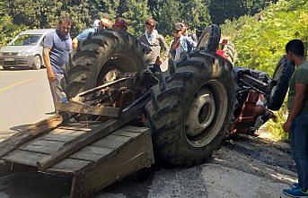 Düzce'de traktör devrildi: 2 yaralı