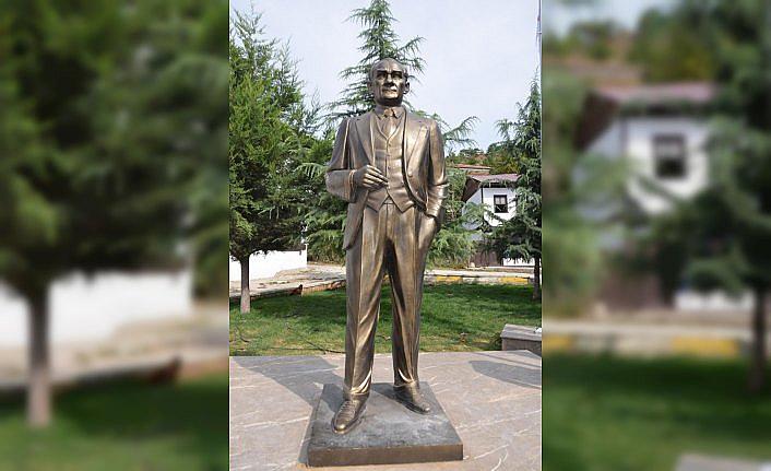 Hanönü'de Atatürk Meydanı ve Atatürk büstü yenilendi