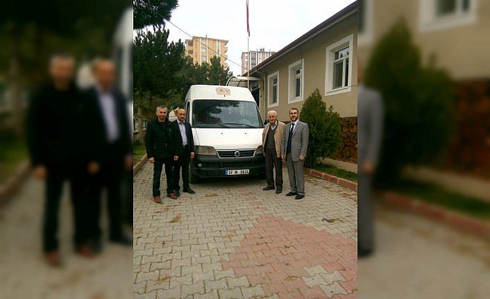 Esnaftan Diyanet Vakfı'na minibüs bağışı