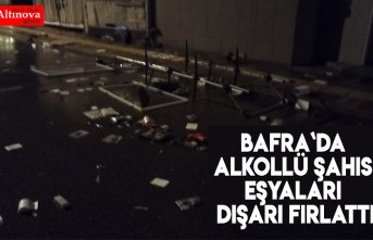 BAFRA`DA ALKOLLÜ ŞAHIS EŞYALARI DIŞARI FIRLATTI