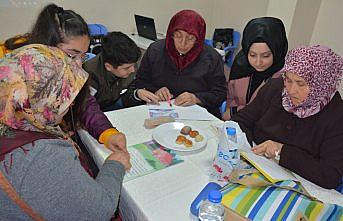 Görele'de nineler torunlarıyla birlikte kitap okudu