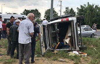 Düzce'de otomobil ile panelvan çarpıştı: 6 yaralı