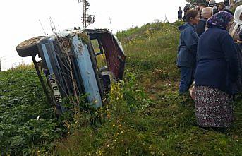 Giresun'da minibüs şarampole devrildi: 7 yaralı