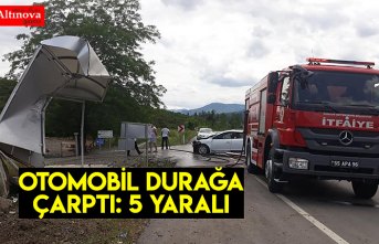 Samsun'da otomobil otobüs durağına çarptı: 5 yaralı