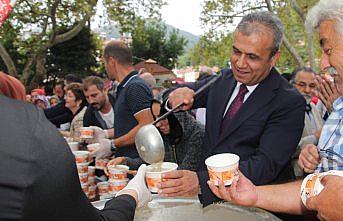 Bozkurt'ta vatandaşlara aşure ikramı