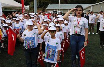 Çocuklar unutulmaya yüz tutmuş sokak oyunlarıyla eğlendi