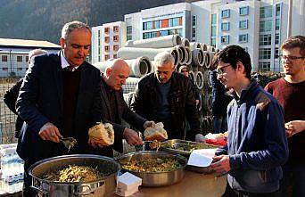 Artvin'deki şenlikte yarım ton hamsi tüketildi