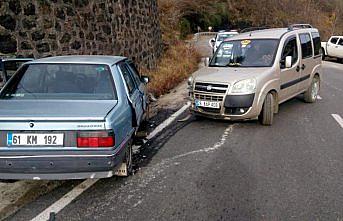 Giresun'da hafif ticari araç ile otomobil çarpıştı: 2 yaralı