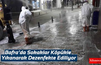 Bafra’da Sokaklar Köpükle Yıkanarak Dezenfekte Ediliyor