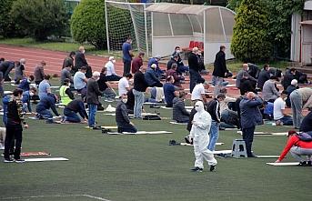 Zonguldak'ta cuma namazı salgın sonrası ilk kez kılınıyor