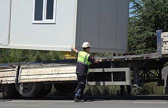 Silivri'de kaçak yapılar belediye ekiplerince yıkıldı