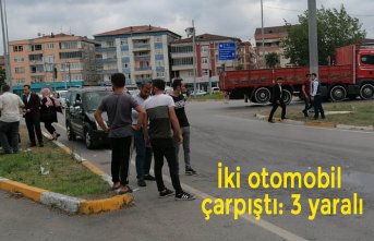 İki otomobil çarpıştı: 3 yaralı