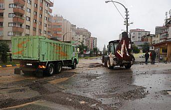 Trabzon'da sağanak hayatı olumsuz etkiledi