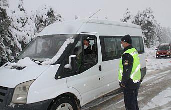 Alaçam'da kış lastiği ve zincir uygulaması