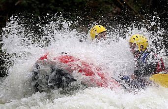 Macera tutkunları Melen Çayı'nda rafting yaparak adrenalin depoladı