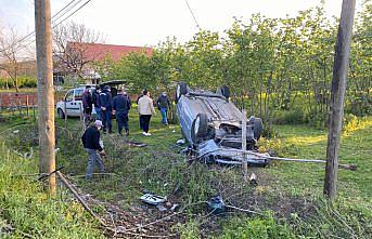 Çarşamba'da devrilen otomobilin sürücüsü yaralandı