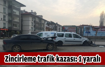 Zincirleme trafik kazası: 1 yaralı