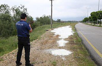 Bolu'da yol kenarına dökülen beyaz toza inceleme