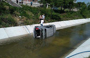 Düzce'de dereye devrilen otomobilin sürücüsü yaralandı