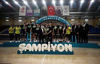 Merkezefendi Belediyesi Denizli Basket şampiyonluk kupasını aldı